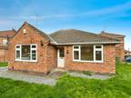 2 bedroom bungalow for sale in Howe Hill Close, York, North Yorkshire, YO26