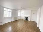 2 bed flat to rent in High Street, CM14, Brentwood