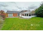 Private Road, Chelmsford 3 bed detached bungalow for sale -