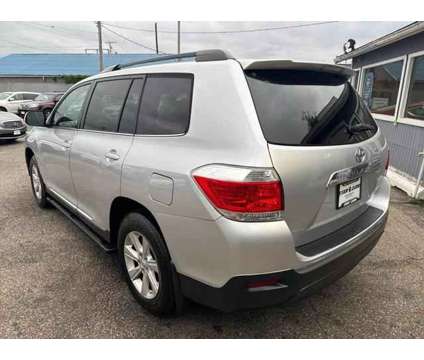 2011 Toyota Highlander for sale is a Silver 2011 Toyota Highlander Car for Sale in Glen Burnie MD