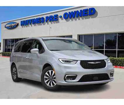 2022UsedChryslerUsedPacifica is a Silver 2022 Chrysler Pacifica Car for Sale in Lewisville TX