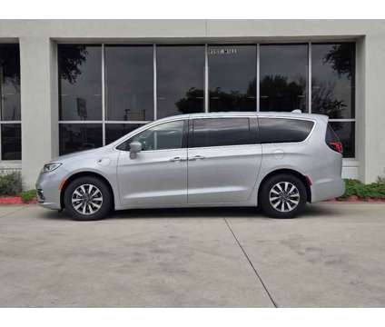 2022UsedChryslerUsedPacifica is a Silver 2022 Chrysler Pacifica Car for Sale in Lewisville TX