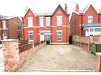 2 bed house to rent in Bispham Road, PR9, Southport