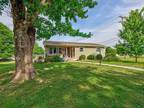 502 N 14th St, Mitchell, IN 47446
