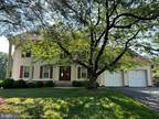 22 Hollyberry Ct, Rockville, MD 20852