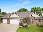 827 Forest Edge Ln, Coralville, IA 52241