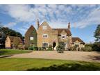 5 bedroom detached house for rent in Long Grove, Seer Green, Beaconsfield
