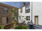 2 bedroom mews property for sale in Tibbys Way, Southwold, IP18
