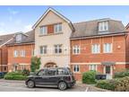 Schoolgate Drive Morden SM4 3 bed townhouse to rent - £2,750 pcm (£635 pw)