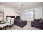 2 bed flat to rent in Gloucester Court, W3, London