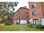 2 bed flat to rent in CR8 2AD, CR8, Purley