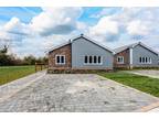 Meadowbrook, Rochford SS4, 3 bedroom detached bungalow for sale - 67260749