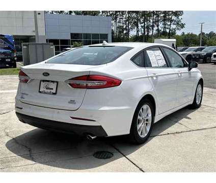 2020 Ford Fusion SE is a White 2020 Ford Fusion SE Sedan in Gainesville FL