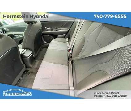 2021 Hyundai Elantra SE is a 2021 Hyundai Elantra SE Sedan in Chillicothe OH