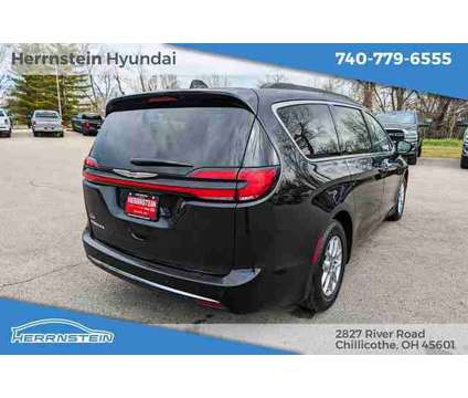 2022 Chrysler Pacifica Touring L is a Black 2022 Chrysler Pacifica Touring Van in Chillicothe OH