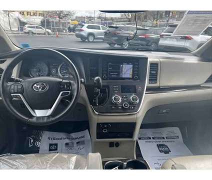 2018 Toyota Sienna XLE is a White 2018 Toyota Sienna XLE Van in Bronx NY