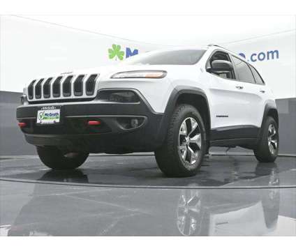 2018 Jeep Cherokee Trailhawk 4x4 is a White 2018 Jeep Cherokee Trailhawk SUV in Dubuque IA