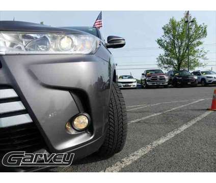 2019 Toyota Highlander XLE is a Grey 2019 Toyota Highlander XLE SUV in Plattsburgh NY