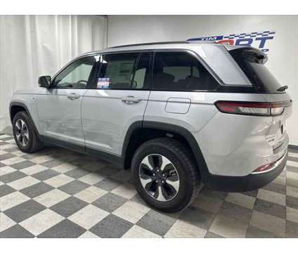 2022 Jeep Grand Cherokee Base 4xe is a Silver 2022 Jeep grand cherokee SUV in Pikeville KY