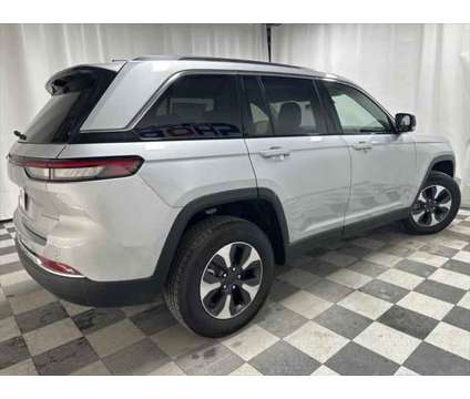2022 Jeep Grand Cherokee Base 4xe is a Silver 2022 Jeep grand cherokee SUV in Pikeville KY