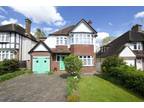 5 bedroom detached house for sale in Broadoaks Way, Bromley, BR2