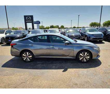 2021 Nissan Altima 2.5 SV is a 2021 Nissan Altima 2.5 Trim Car for Sale in Lubbock TX