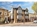 2 bed flat for sale in Maple Road, KT6, Surbiton