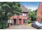 1 Bedroom Flat for Auction in Shott Close