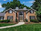 98 Forestview Dr, Williamsville, NY 14221