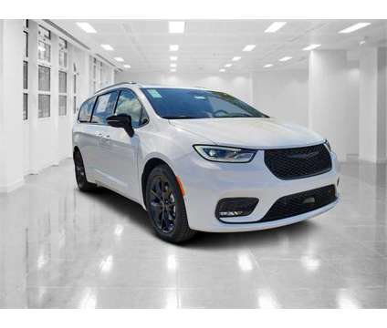 2024 Chrysler Pacifica Limited is a White 2024 Chrysler Pacifica Limited Car for Sale in Orlando FL