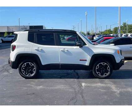 2017 Jeep Renegade Trailhawk is a White 2017 Jeep Renegade Trailhawk Car for Sale in Elgin IL
