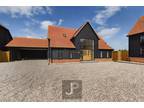 4 bedroom detached house for sale in Chelmsford Road, High Ongar, Ongar, CM5