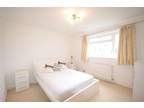3 bed flat to rent in Birchington Road, SL4, Windsor