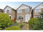 Tingley Common, Morley, Leeds, West Yorkshire 3 bed detached house for sale -