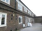 2 bed flat to rent in The Broadway, IG10, Loughton