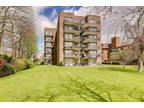 2 bedroom flat for sale in Cardinal Court, Grand Avenue, Worthing, BN11