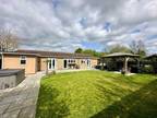 4 bedroom detached bungalow for sale in High Street, Arlesey, Bedfordshire