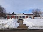 124 1st Ave S, New Rockford, ND 58356