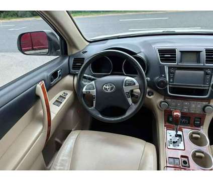 2013 Toyota Highlander for sale is a White 2013 Toyota Highlander Car for Sale in Raleigh NC