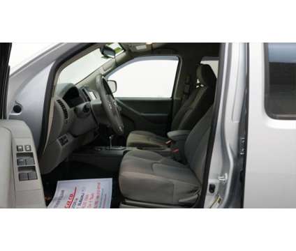 2021 Nissan Frontier Crew Cab SV 4x4 is a Silver 2021 Nissan frontier Truck in Waterloo IA