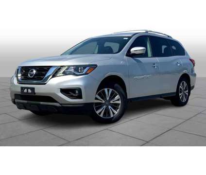 2017UsedNissanUsedPathfinder is a Silver 2017 Nissan Pathfinder Car for Sale in Peabody MA