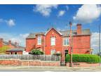 4 bedroom end of terrace house for sale in Park Avenue, Wakefield, WF2