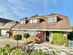 5 bedroom detached house for sale in George Road, Milford on Sea, Lymington