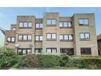 2 bed flat to rent in Sycamore Grove, KT3, New Malden