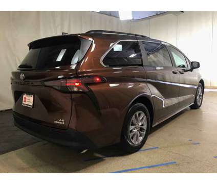 2024 Toyota Sienna LE is a Tan 2024 Toyota Sienna LE Car for Sale in Park Ridge IL