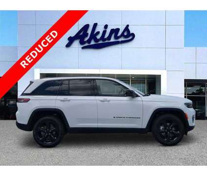 2023 Jeep Grand Cherokee Limited is a White 2023 Jeep grand cherokee Limited Car for Sale in Winder GA