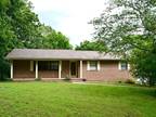 906 Greenhill Dr, Rossville, GA 30741