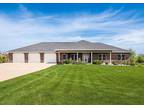 15631 White Oak Dr, Peosta, IA 52068