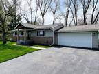 7479 Ledgewood Dr, Fenton, MI 48430