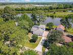 621 Brook Hollow Dr, Conroe, TX 77385